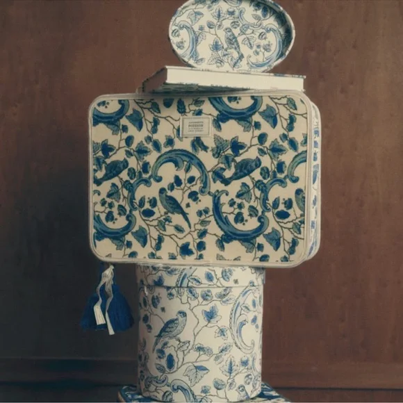 Sezane x Antoinette Poisson Floral Blue and White Travel Case - Picture 3 of 8